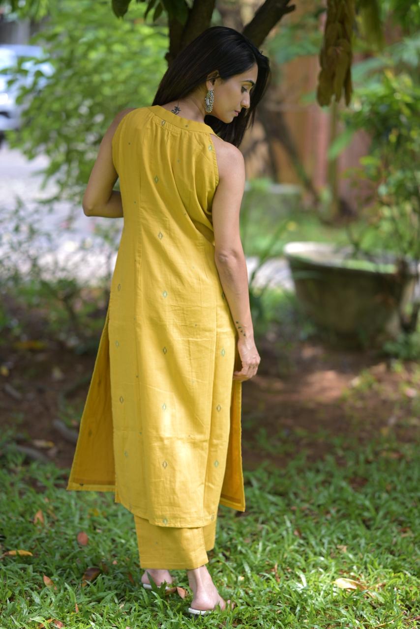 Sleeveless Jamdhani coordset