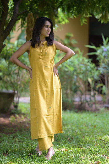 Sleeveless Jamdhani coordset
